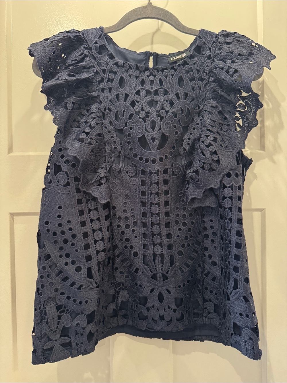 NWT Express Women’s Navy Crochet Lace Ruffle Sleeveless Top Size Small